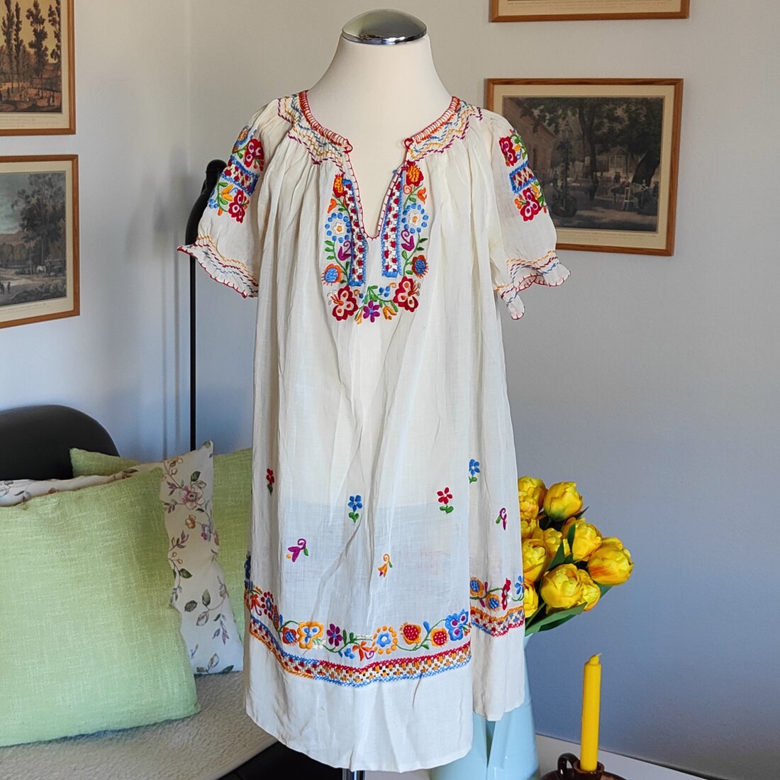 Jednoduchší detský kroj s viazaním v páse