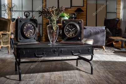 Staré veci z domu naaranžované na stole