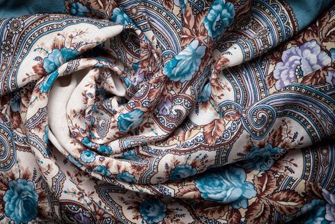 Krojové doplnky zakomponované do moderného oblečenia